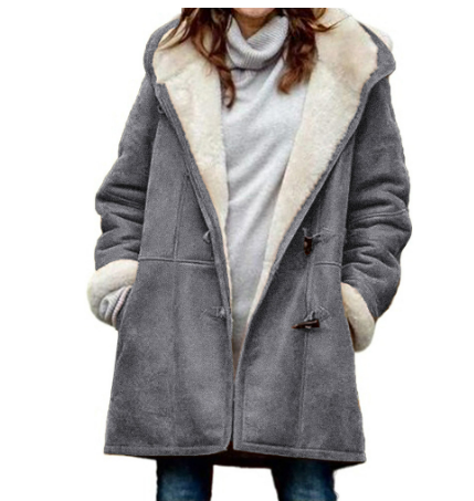 Manteau chic et décontracté avec une capuche généreuse pour les jours froids